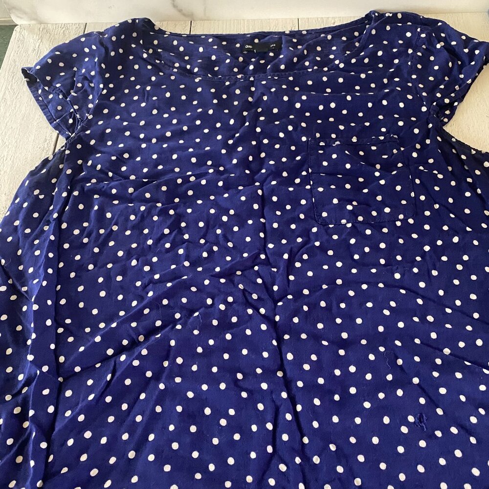 GAP Royal Blue polka dot short sleeve top - Size Large.